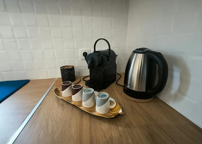Floral Home 1 - Ground Floor Apt, Private Parking!